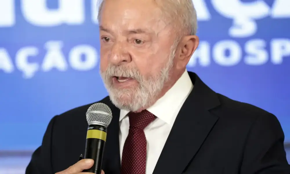 Lula planeja incluir inadimplentes do FIES em pacote de medidas contra endividamento