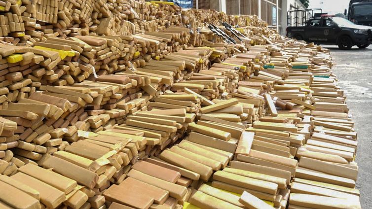 PMERJ/Divulgação 08/04/2026 - Polícia Militar apreende 48 toneladas de Drogas no Complexo da Maré. Foto: PMERJ/Divulgação