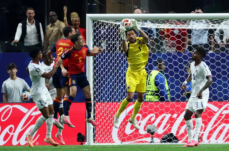 Soccer Football - FIFA World Cup 2026 - Group H - Spain v Cape Verde - Atlanta Stadium, Atlanta, Georgia, U.S. - June 15, 2026 Cape Verde's Vozinha in action with Spain's Gavi, Cape Verde's Kevin Pina, Spain's Mikel Oyarzabal and Cape Verde's Diney Borges IMAGN IMAGES via Reuters/Jordan Godfree