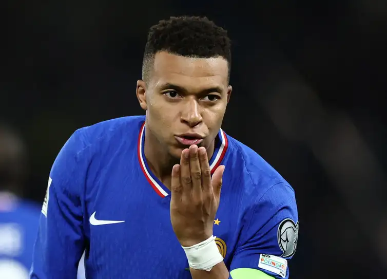 Kylian Mbappe, da França, em comemoração de gol
13 de novembro de 2025  
REUTERS/Stephane Mahe/File Photo