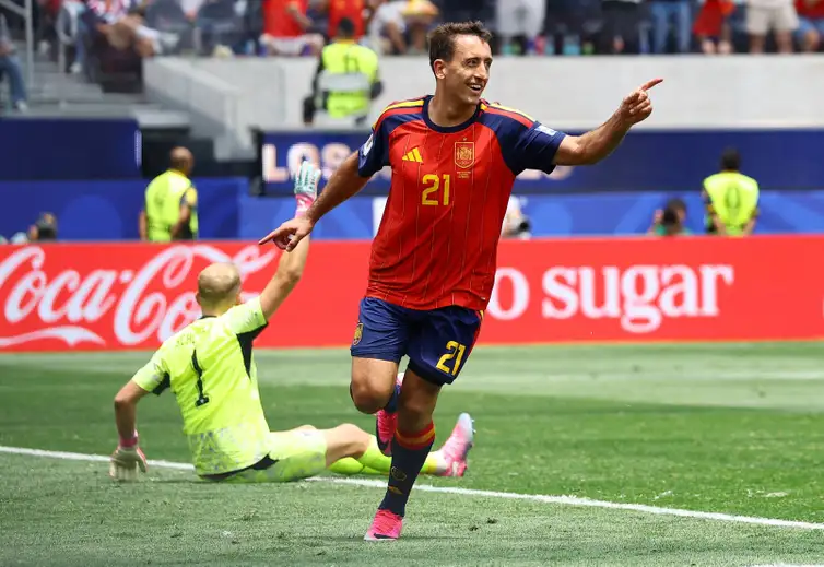 Soccer Football - FIFA World Cup 2026 - Round of 32 - Spain v Austria - Los Angeles Stadium, Inglewood, California, U.S. - July 2, 2026 Spain's Mikel Oyarzabal celebrates scoring their third goal REUTERS/Lisi Niesner     TPX IMAGES OF THE DAY