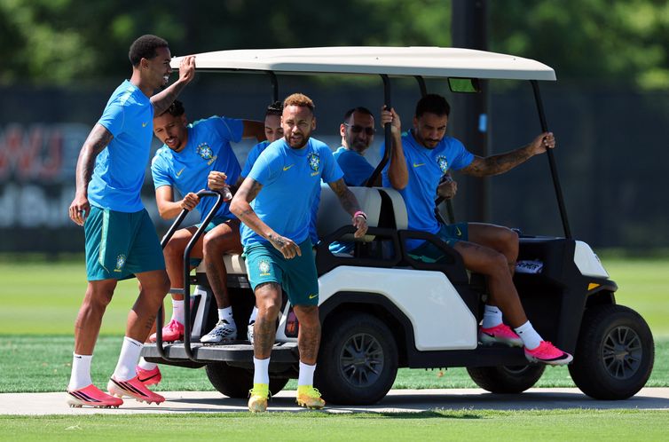 Soccer Football - FIFA World Cup 2026 - Brazil Training - Columbia Park Training Facility, Morristown, New Jersey, U.S. - July 4, 2026
Brazil's Neymar Jr. and teammates arrive at training IMAGN IMAGES via Reuters/Vincent Carchietta