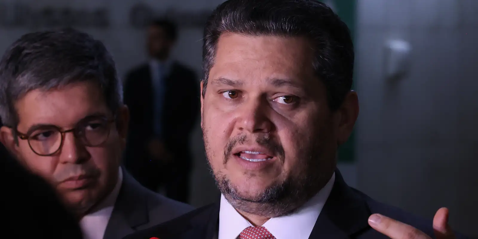 Alcolumbre envia PEC que extingue a escala 6x1 para a CCJ do Senado