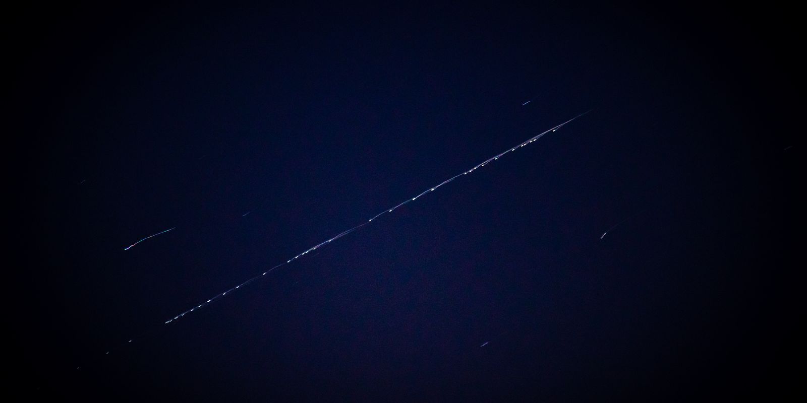 Proliferação de satélites compromete observações astronômicas
