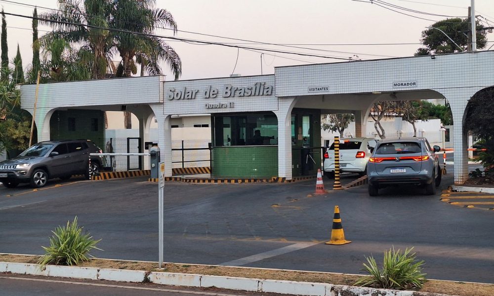 Moraes autoriza saída de Bolsonaro da prisão domiciliar para tratamento odontológico