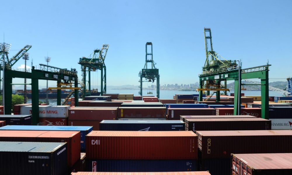 Brasil e EUA marcam reunião para discutir aumento de tarifas