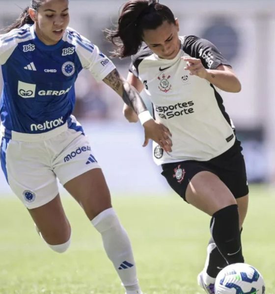 Corinthians derrota Cruzeiro e se aproxima das semifinais com um empate