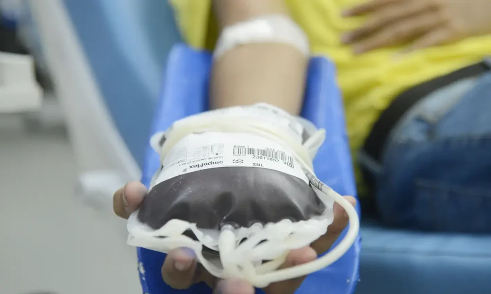 Doação de sangue: redução no tempo de espera para quem fez tatuagem e piercing