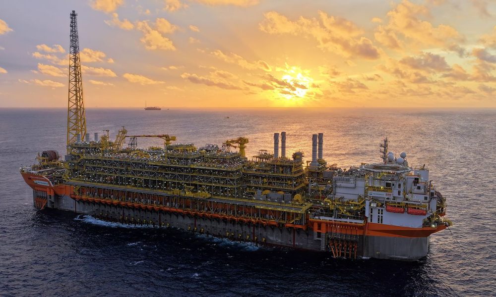 Navio-plataforma da Petrobras atinge produção máxima no pré-sal