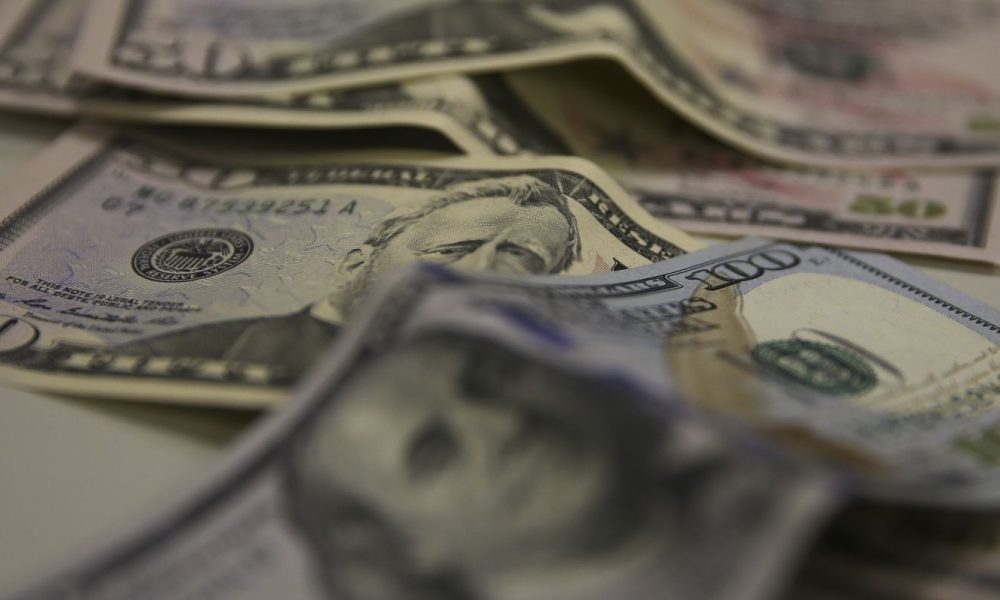 Brasil e EUA reiniciam negociações após imposição de tarifas de 25% e 12,5%
