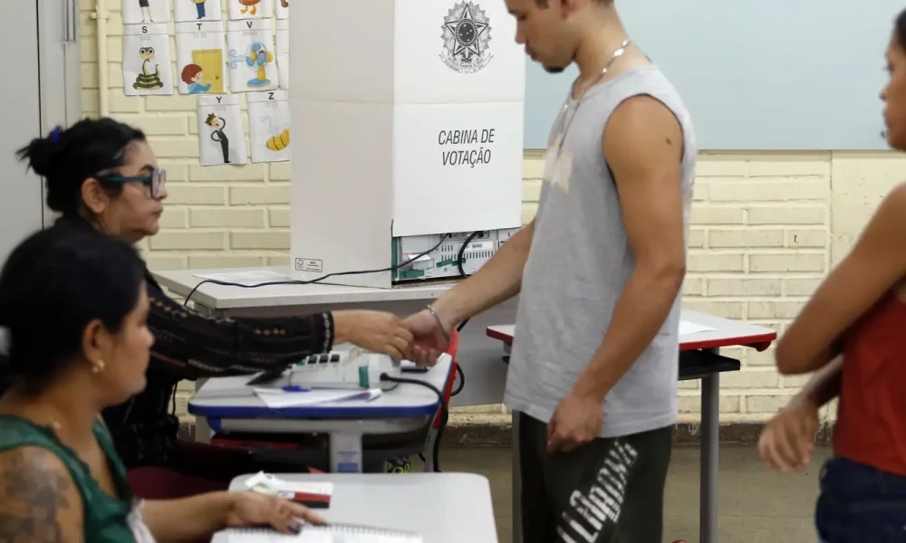 Envelhecimento da população provoca redução de 22% no eleitorado jovem em 16 anos