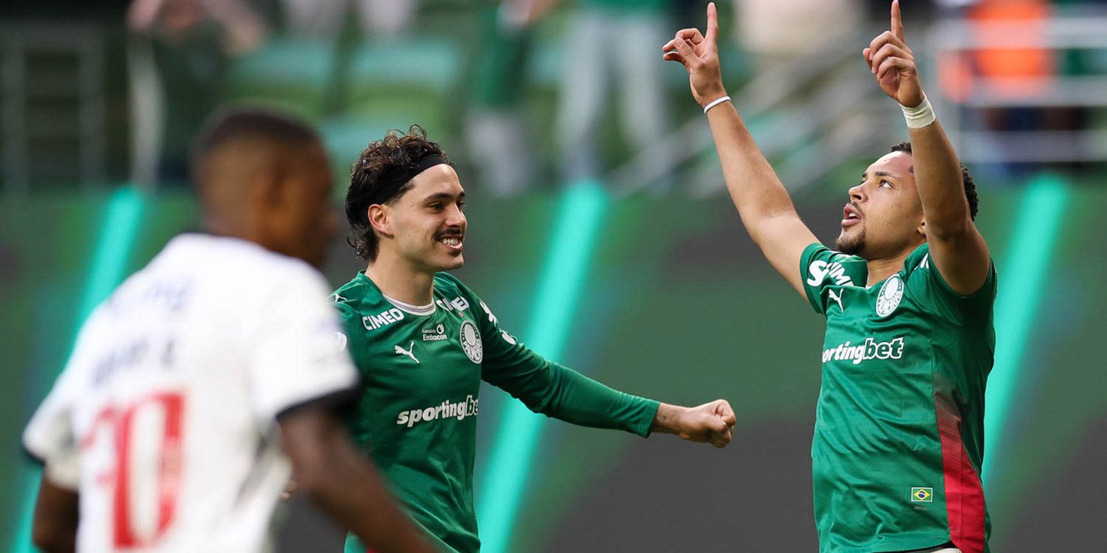 Palmeiras vence Vasco por 4 a 1 e amplia vantagem no Brasileirão
