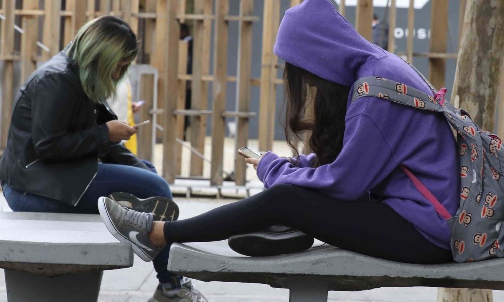 Inclusão digital deve ser prioridade na era da IA, afirma educadora