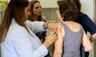 SUS expande cobertura da vacina Pneumo 20 para pessoas acima de 85 anos