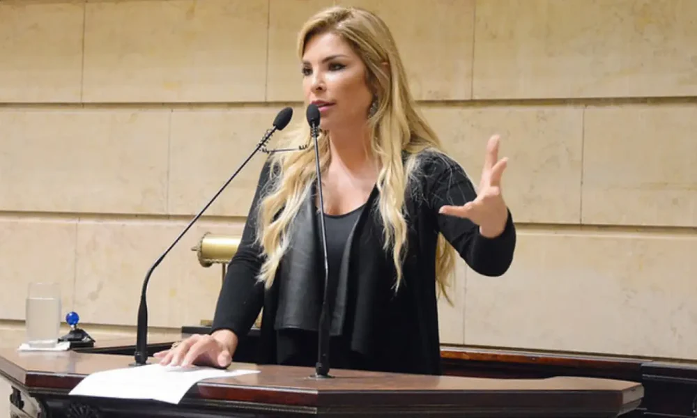 Polícia prende ex-vereadora Veronica Costa, condenada por tortura