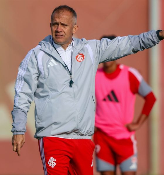 Internacional anuncia contratação do técnico Eduardo Baptista até o final da temporada