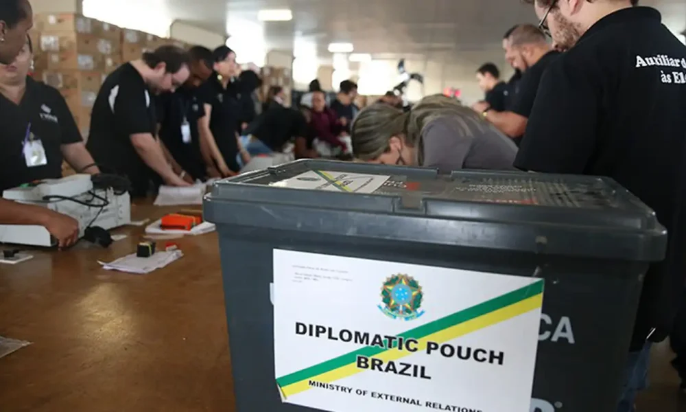 Quase 1 milhão de brasileiros no exterior poderão votar nas eleições de 2026