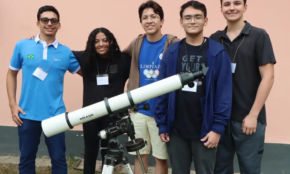 Cinco estudantes brasileiros participam da Olimpíada de Astronomia no Vietnã