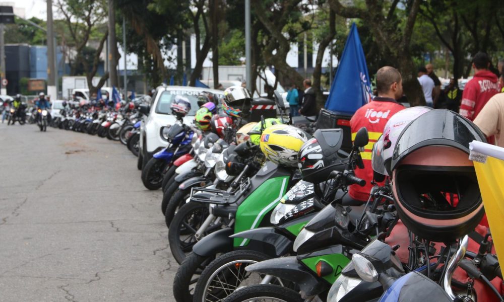 Apenas 20% dos motociclistas de aplicativos possuem cobertura previdenciária