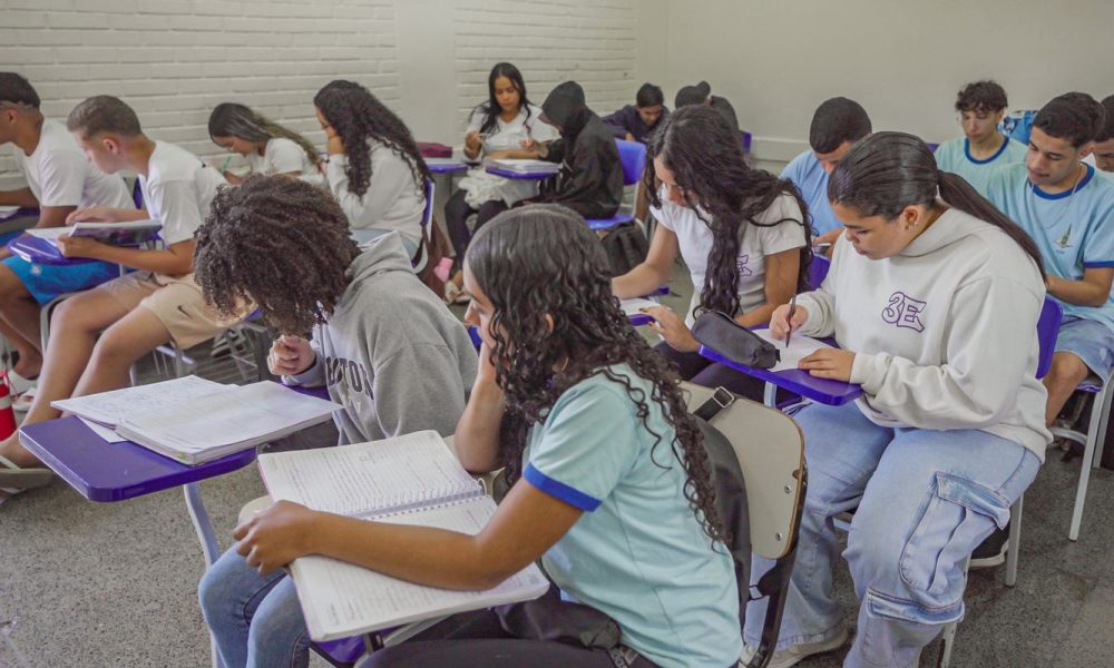Brasil apresenta avanço no desempenho escolar a longo prazo, mas níveis ainda são considerados baixos