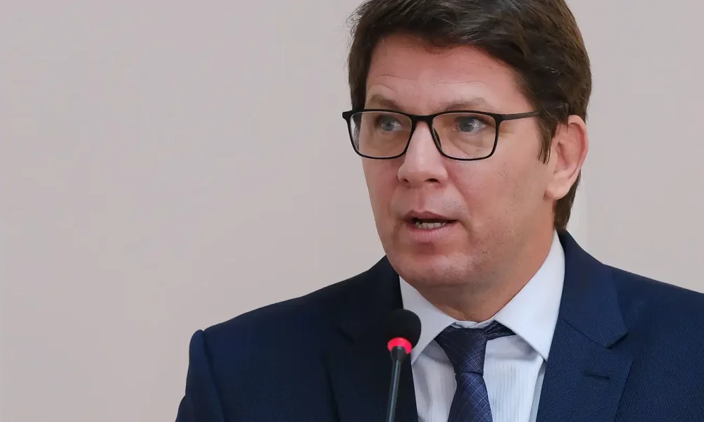 Dino indica indícios de liderança de Mário Frias em suposto desvio de emendas