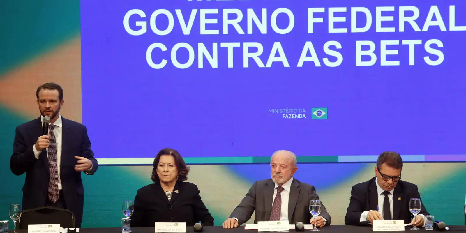 Bets que permanecerem disponíveis após o prazo serão bloqueadas, afirma Durigan