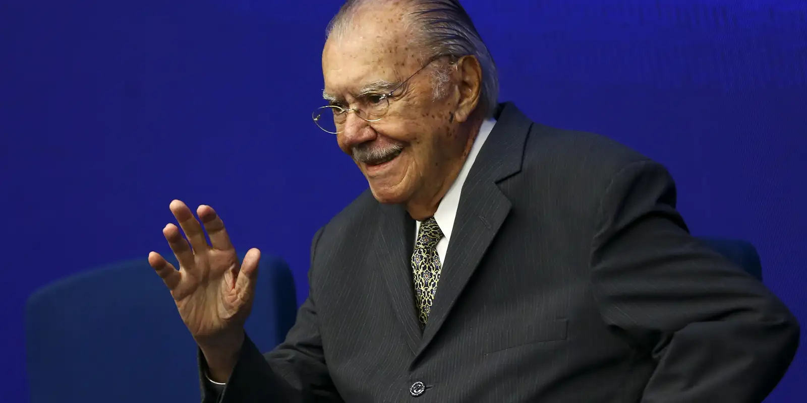 Sarney é internado no Hospital Sírio-Libanês para tratamento de pneumonia