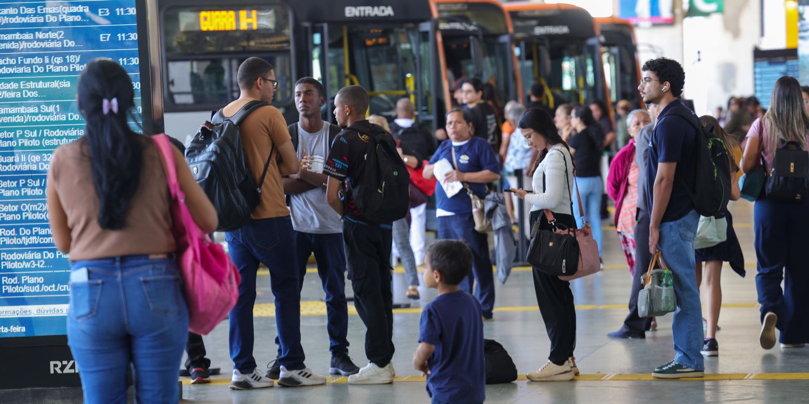 Transporte e insegurança fazem com que 40% das mulheres desistam de emprego