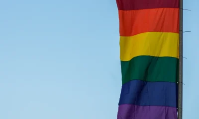 Justiça determina que pais indenizem filho expulso devido à orientação sexual