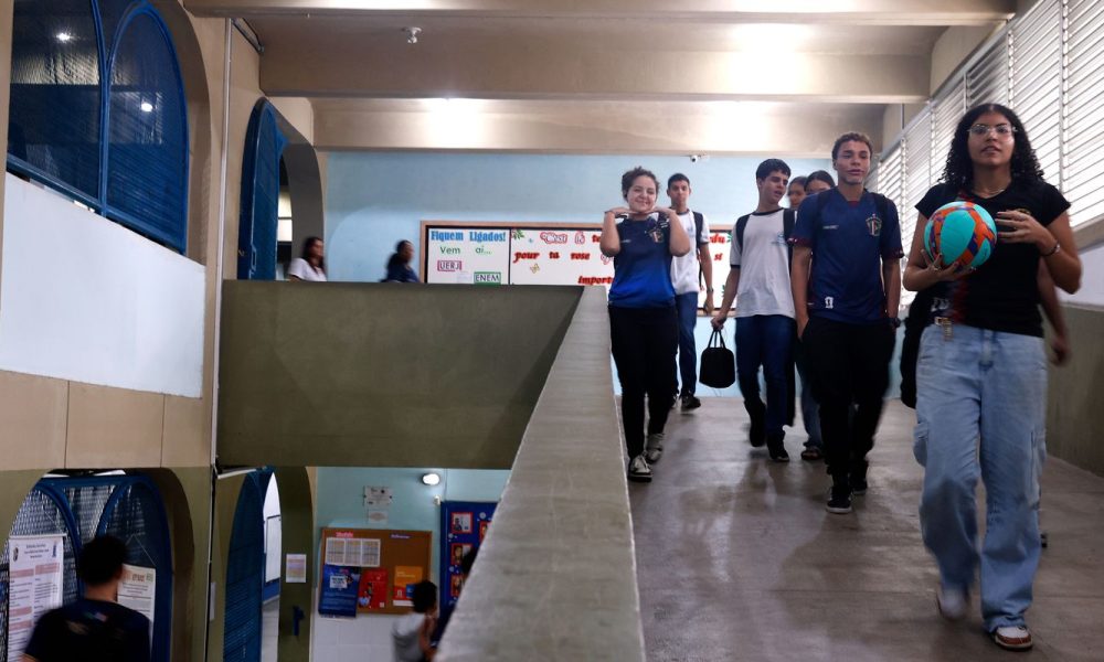 Pé-de-Meia inicia pagamento da sexta parcela a estudantes nesta segunda-feira