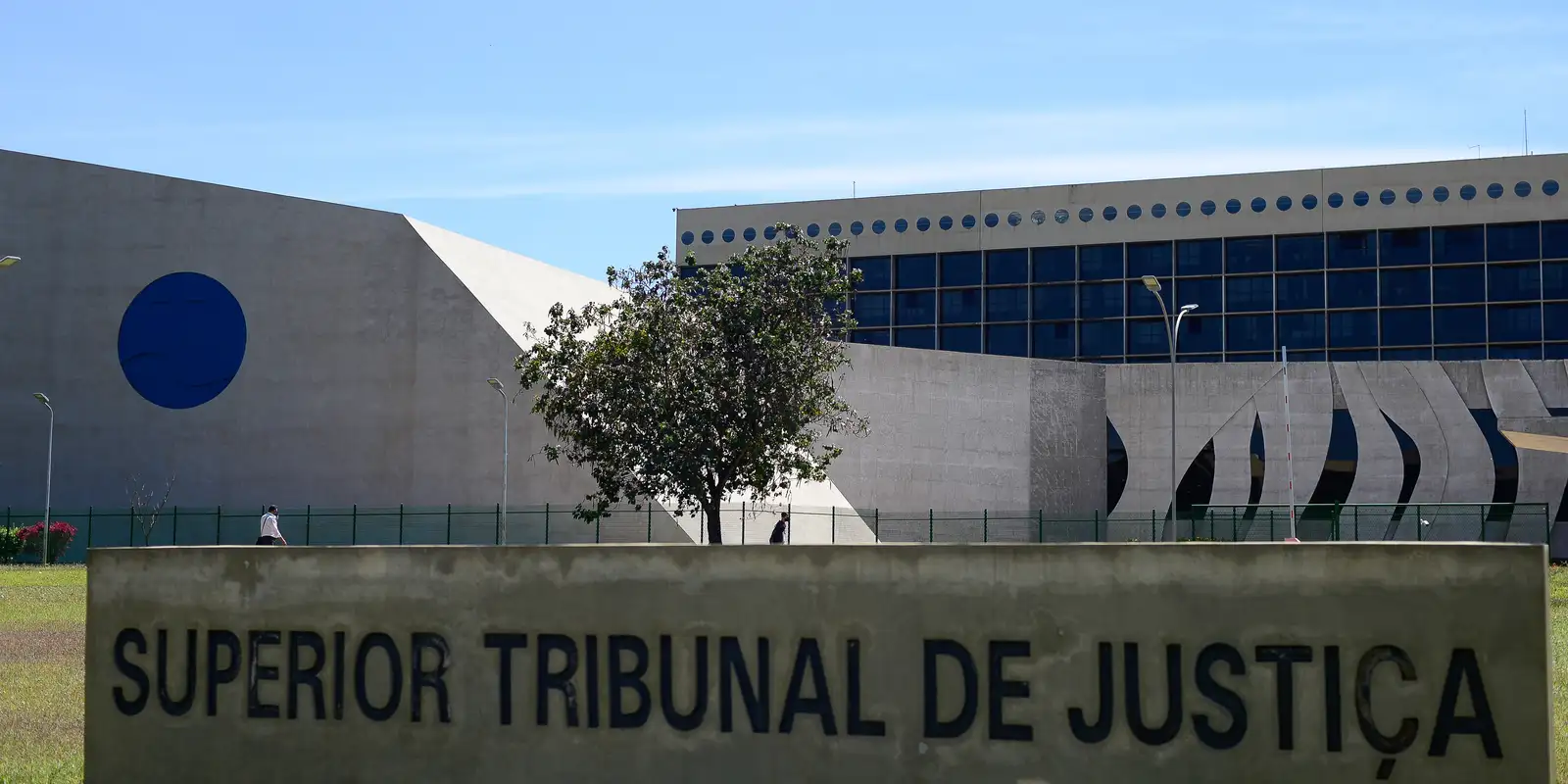 STJ suspende processos relacionados a aluguel de curta temporada em condomínios